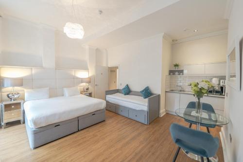 Edinburgh Castle Apartments photo 35