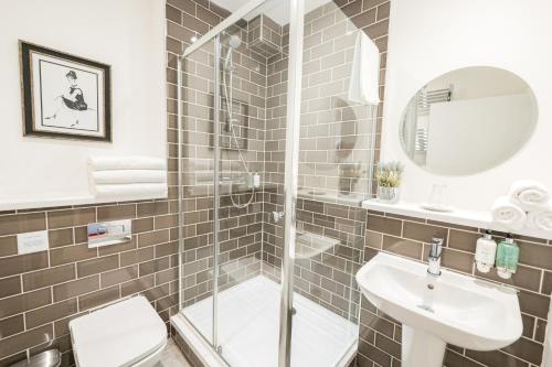 Edinburgh Castle Apartments photo 36