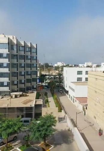 una vista aérea de una ciudad con edificios en Appart centre agadir vue sur mer proche de toutes commodités., en Agadir