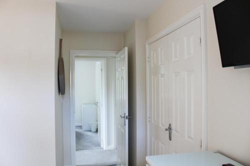 a bathroom with a toilet and a white door at Progress Grove in Huntington