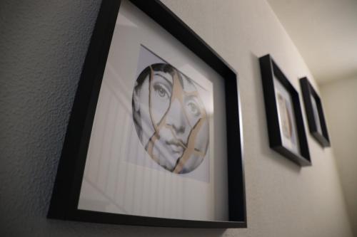 a framed picture of a woman on a wall at B&B La Casetta in Cambiago