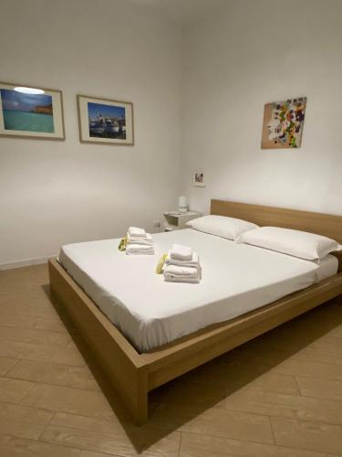 a bedroom with a bed with towels on it at Manu's House B&B in Porto Empedocle