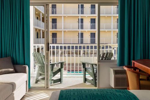 Balkón nebo terasa v ubytování Howard Johnson by Wyndham Ocean City Oceanfront