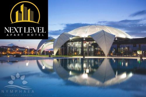 Ein Blick auf das neue Levelark Hotel bei Nacht in der Unterkunft NEXT LEVEL Apart in Oradea