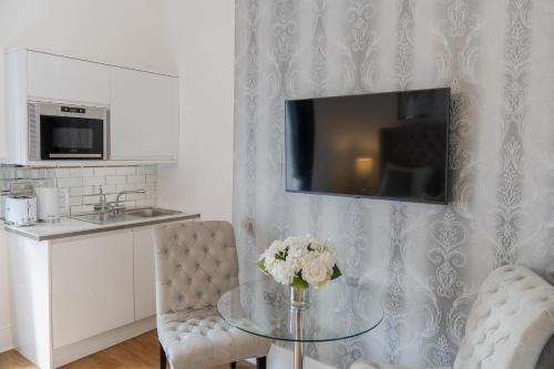 Edinburgh Castle Apartments photo 29