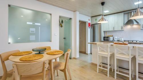 Glamorous Duplex with Patio & BBQ by LovelyStay