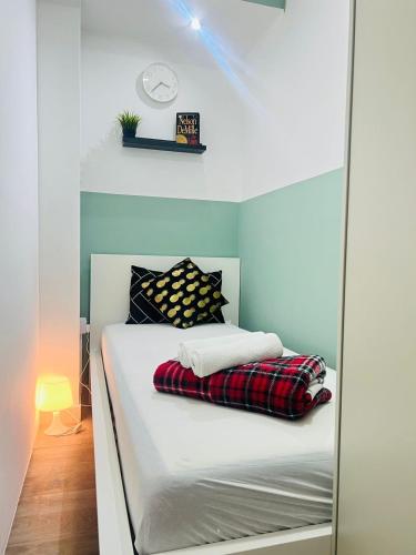 Flexible Small Partition Room Near MOE