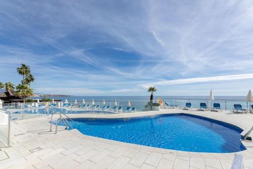 Amazing 4 bed beachfront Dominion Beach RDR358