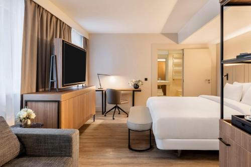 TV a/nebo společenská místnost v ubytování NH Amsterdam Leidseplein