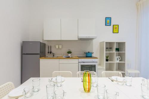 White&Blue Apartment at Sanità by Wonderful Italy