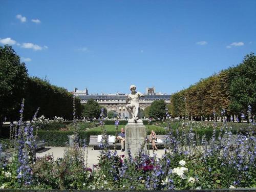 Spacious Apartment Louvre AC 3 Bedrooms