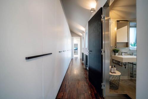 A bathroom at Amazing Apartment