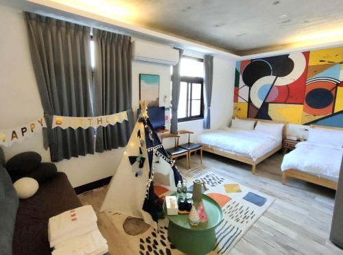 Una cama o camas en una habitación de Red Rose B&B漫楓宿民宿 桃園市民宿110號
