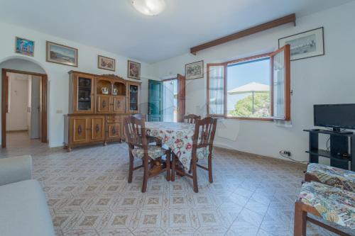 Televisyen dan/atau pusat hiburan di Casa Marida tra Cotoncello e Sant'Andrea - Goelba