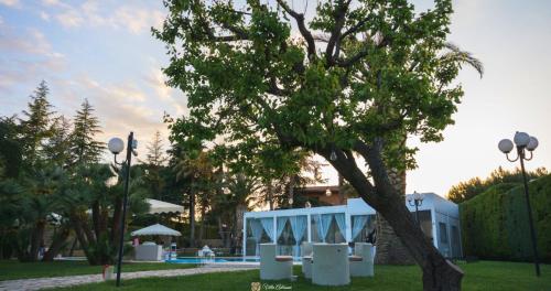 Κήπος έξω από το B&B Villa Adriana