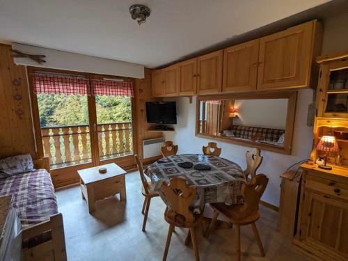 Duplex 3 pièces proche pistes avec balcon et parking - FR-1-573-76