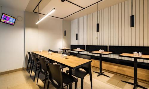 TV a/nebo společenská místnost v ubytování ESCALA BUSINESS HOTEL