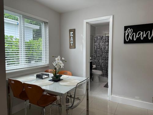 a dining room with a white table and chairs at PARADISE II MIAMI BEACH HOUSE in Miami