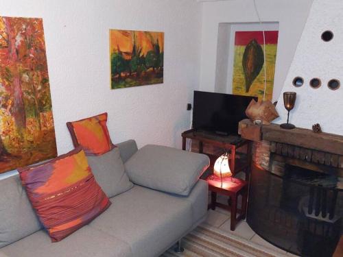 a living room with a couch and a fireplace at Casa MarieAnne City Haus, Gratisparken, Traumblick in Trier
