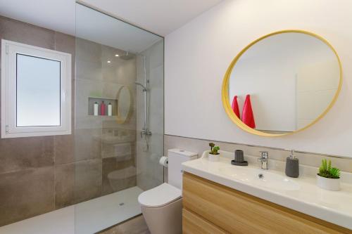 Et badeværelse på Villa Alvarito by Villa Plus