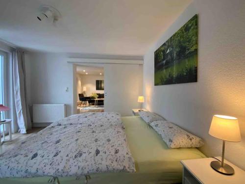 Postel nebo postele na pokoji v ubytování Ferienwohnung in Stegen bei Freiburg, Schwarzwald