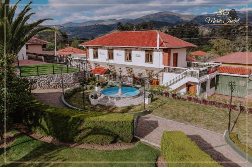 an aerial view of a house with a swimming pool at Quinta maría isabel. Elegante y restaurada in Gualaceo