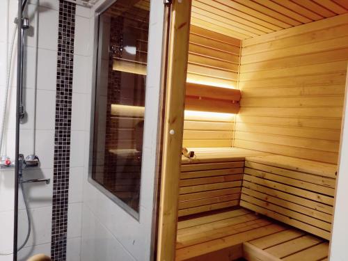 a sauna with wooden paneling in a bathroom at Tilava asunto saunalla in Kuusamo