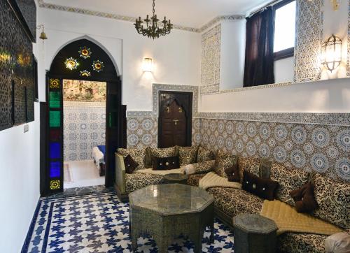 a living room with a couch and a table at Dar Aya Fes in Fès