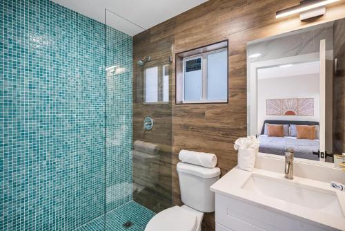a bathroom with a toilet and a shower and a sink at 4 Bedroom Holiday Retreat BBQ Marketplace in Miami