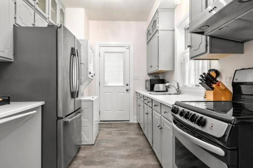 Downtown Victorian Townhouse – Photos 3