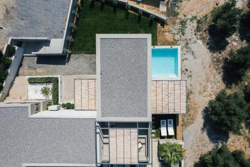 Piscina en o cerca de New Modern Villa Domus Rodia with private pool & BBQ, 4km from nearest beach