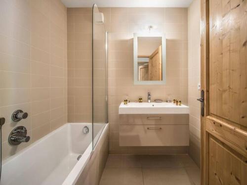 Appartement luxueux 75m², 6 pers, centre Val d'Isère, front de neige, terrasse sud