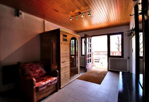 Posezení v ubytování Spacious Chalet 16/18 Guests w/Slope View, Jacuzzi et Sauna