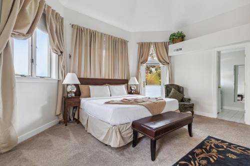 Ένα ή περισσότερα κρεβάτια σε δωμάτιο στο The Columbia Inn at Peralynna