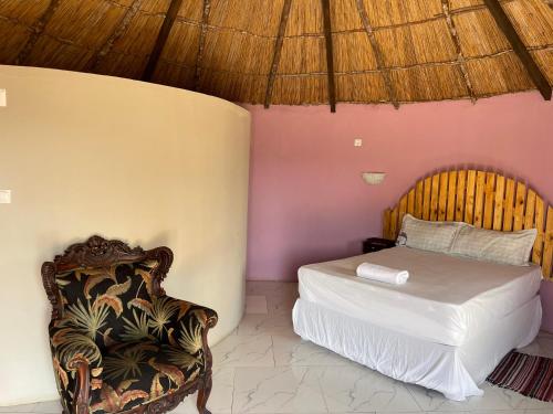 Llit o llits en una habitació de Limpopo’s Bar & Accommodation