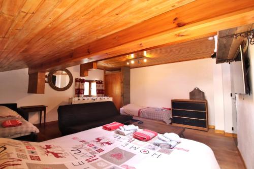 Postel nebo postele na pokoji v ubytování Spacious Chalet 16/18 Guests w/Slope View, Jacuzzi et Sauna