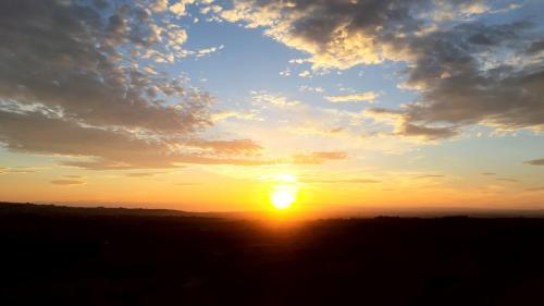 a sunset with the sun setting in the sky at Balcone in Valle d'Itria in Martina Franca