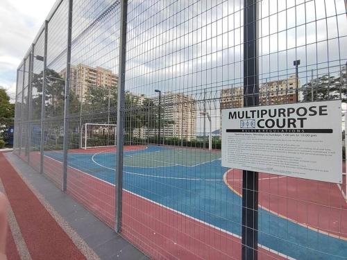 a tennis court behind a fence with a sign on it at Seaview Infinity Pool #6pax #2bedroom #2bathroom in Jelutong