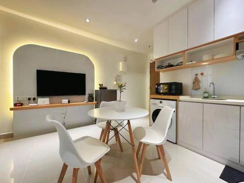 Gallery image of Seaside Pool View Studio Apartment at Kota Kinabalu City Centre in Kota Kinabalu