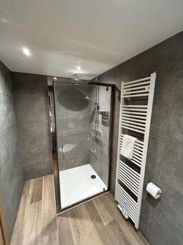 Ванная комната в Chez Ninine gite 9 personnes