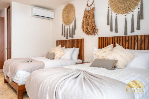 Ένα ή περισσότερα κρεβάτια σε δωμάτιο στο NHOA 108C Lux 1BR Condo Plunge Pool in Aldea Zama