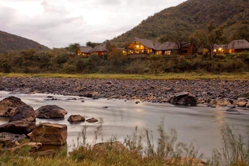 a house on the banks of a river at Duma Manzi Eco Lodge & Spa in Richmond