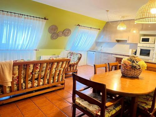 a kitchen and dining room with a table and chairs at La Casa de Carmen in Malpica