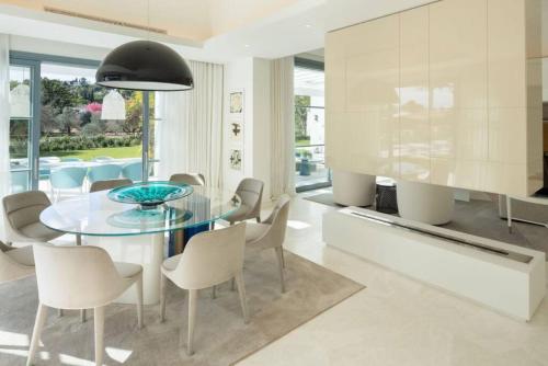 Villa Paris 7 bedroom Villa in Marbella