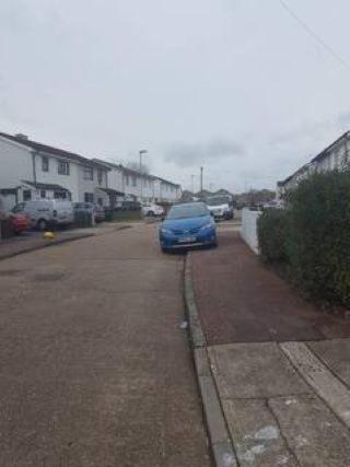 un coche azul estacionado en el lado de una calle en A LOVELY STUDIO FLAT FEW MINTUES TO DAGENHAM EAST STATION en Dagenham