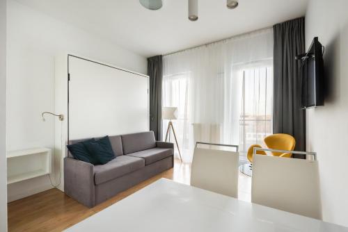 Varsovia Comfort 629 by BookingHost