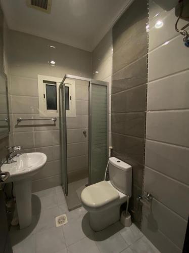 a bathroom with a toilet and a sink at بيوتات المروة للشقق المخدومة biutat almarwa in Jeddah