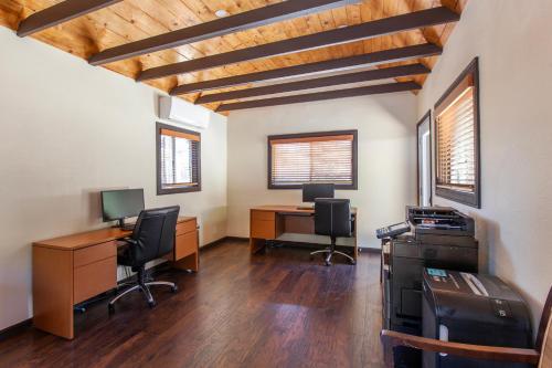 an office with two desks and two computers in a room at Tahquitz Pines Retreat in Idyllwild