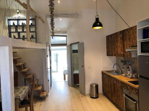 Kuchyň nebo kuchyňský kout v ubytování Kembali mini loft