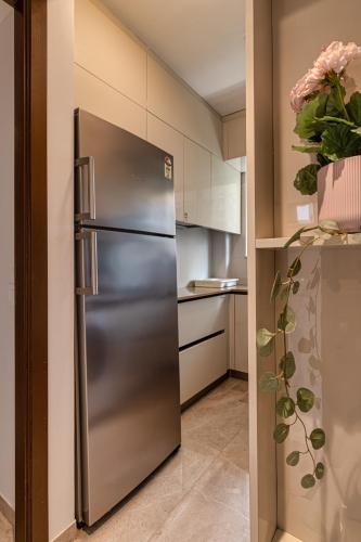 Entire One Bedroom Apartment - Hiranandani Gardens, Mumbai Powaiにあるキッチンまたは簡易キッチン